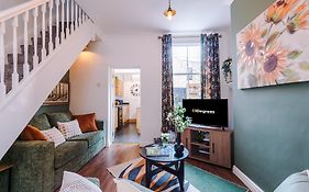 New! Stunning 2-Bed City-Centre Home In Chester By 53 Degrees Property - Ideal For Couples & Groups - Sleeps 6!