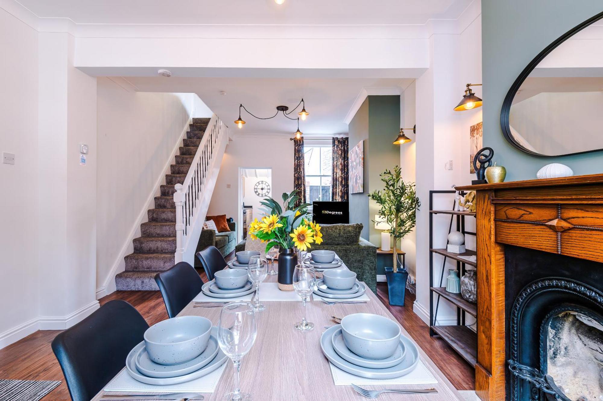 New! Stunning 2-Bed City-Centre Home In Chester By 53 Degrees Property - Ideal For Couples & Groups - Sleeps 6! Exterior photo