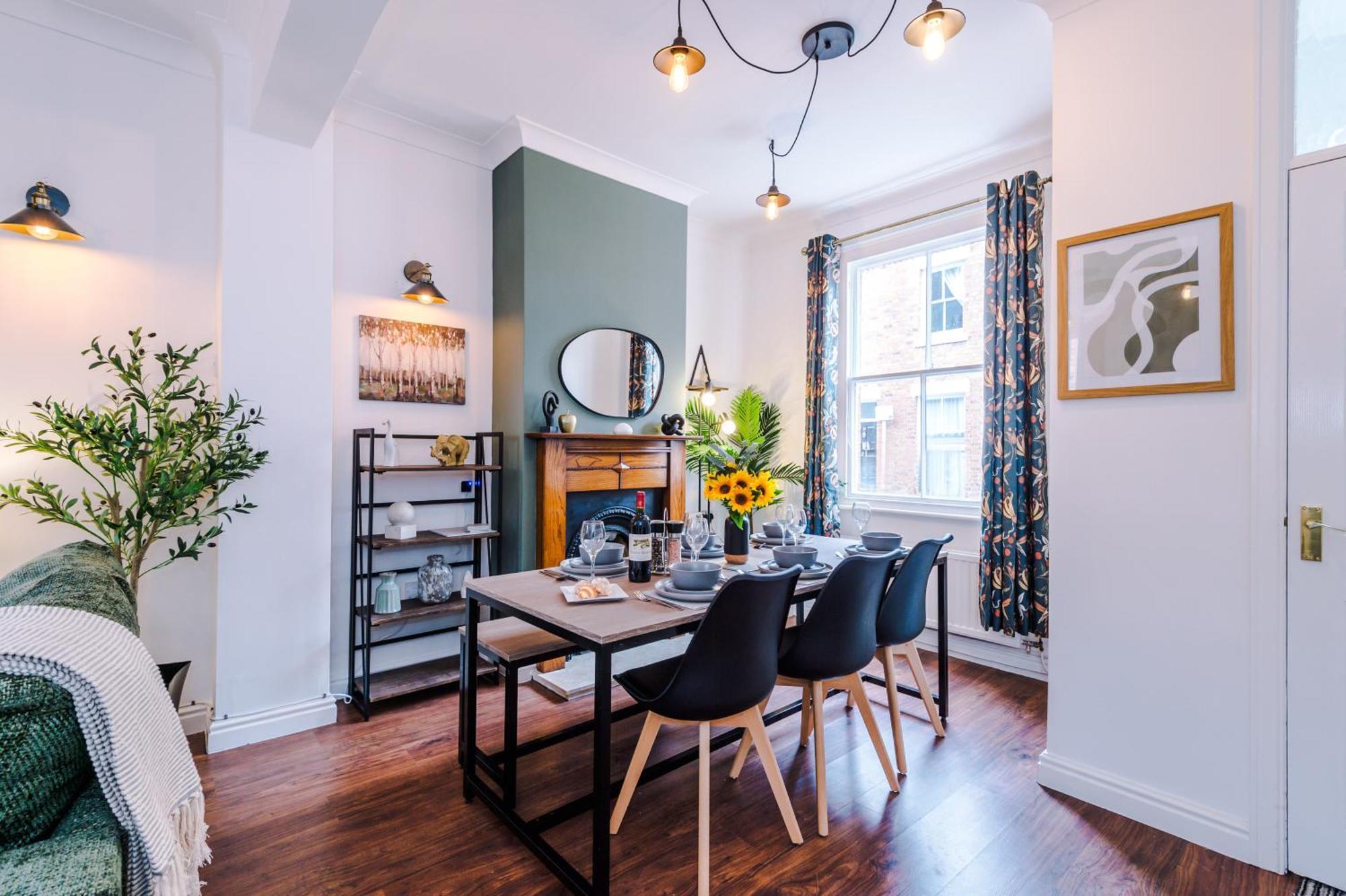 New! Stunning 2-Bed City-Centre Home In Chester By 53 Degrees Property - Ideal For Couples & Groups - Sleeps 6! Exterior photo