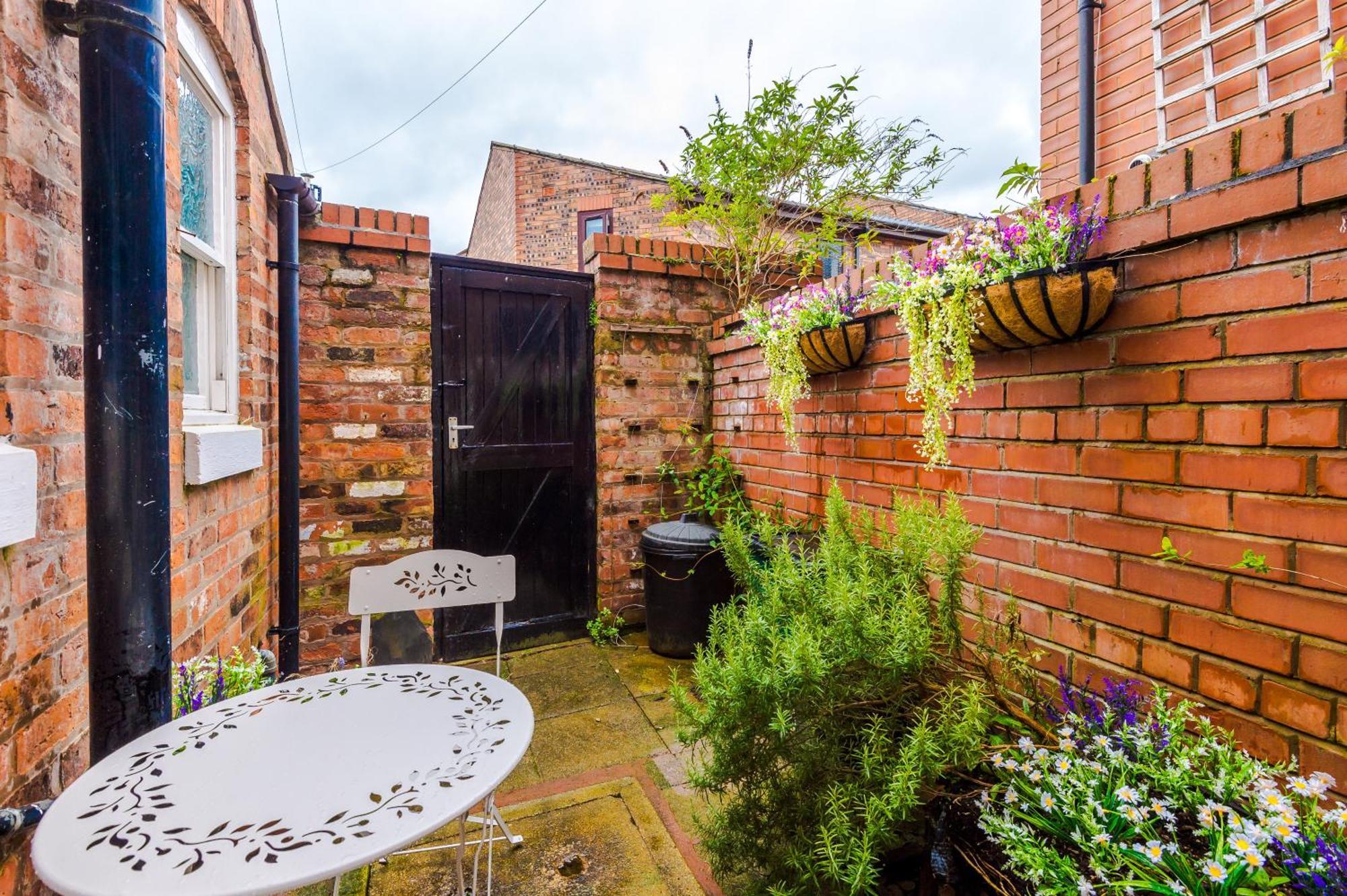New! Stunning 2-Bed City-Centre Home In Chester By 53 Degrees Property - Ideal For Couples & Groups - Sleeps 6! Exterior photo